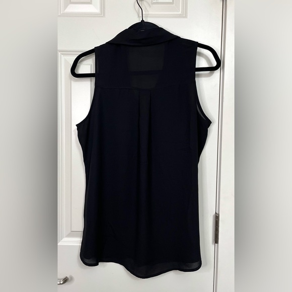 Express Portofino Sleeveless Blouse - Picture 2 of 3